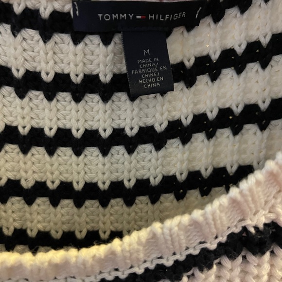 New Tommy Hilfiger sweater size medium - Picture 4 of 4